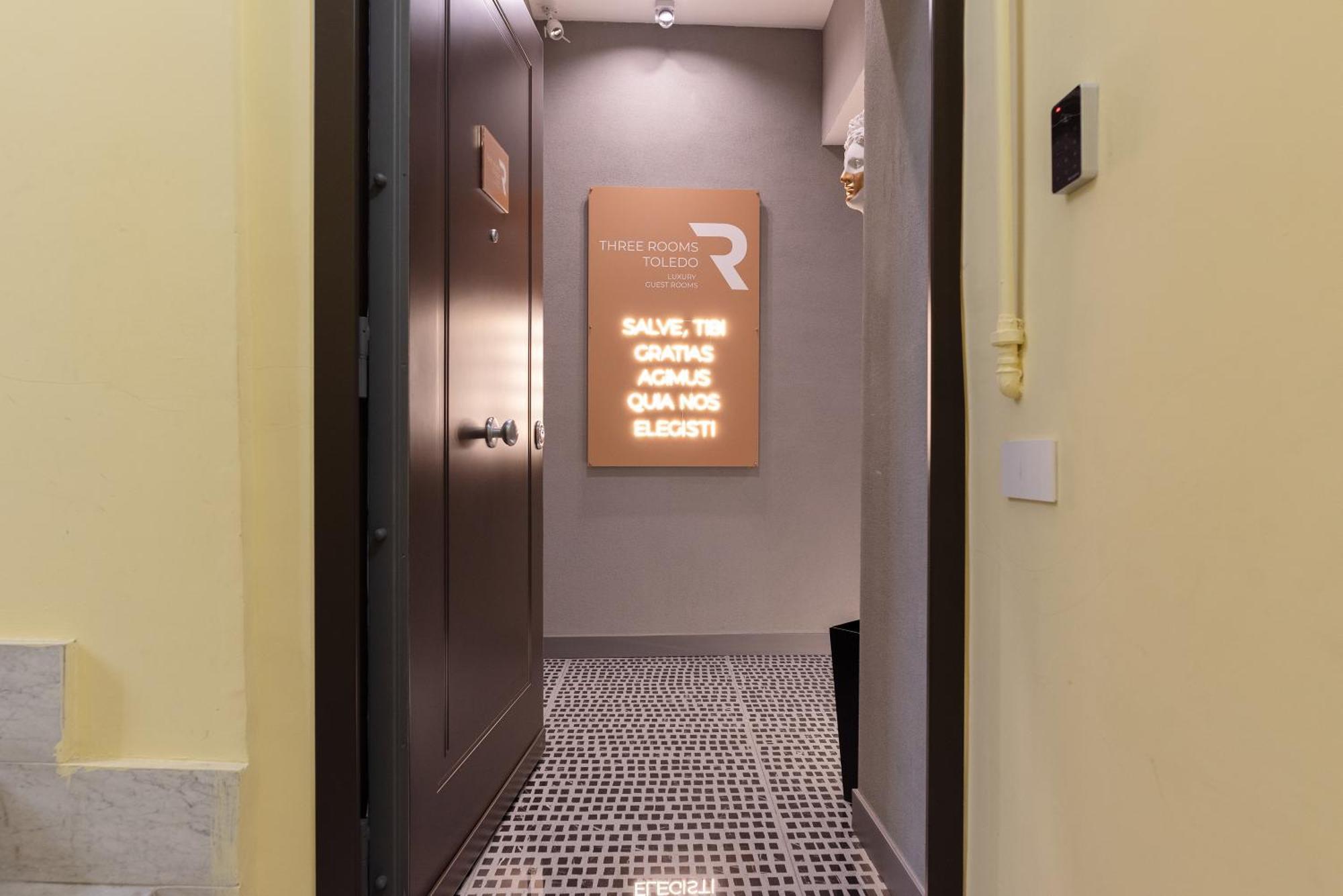 Three Rooms Toledo Naples Exterior photo